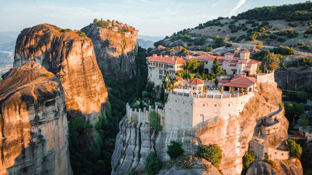 Visite des Météores en Grèce vue aérienne